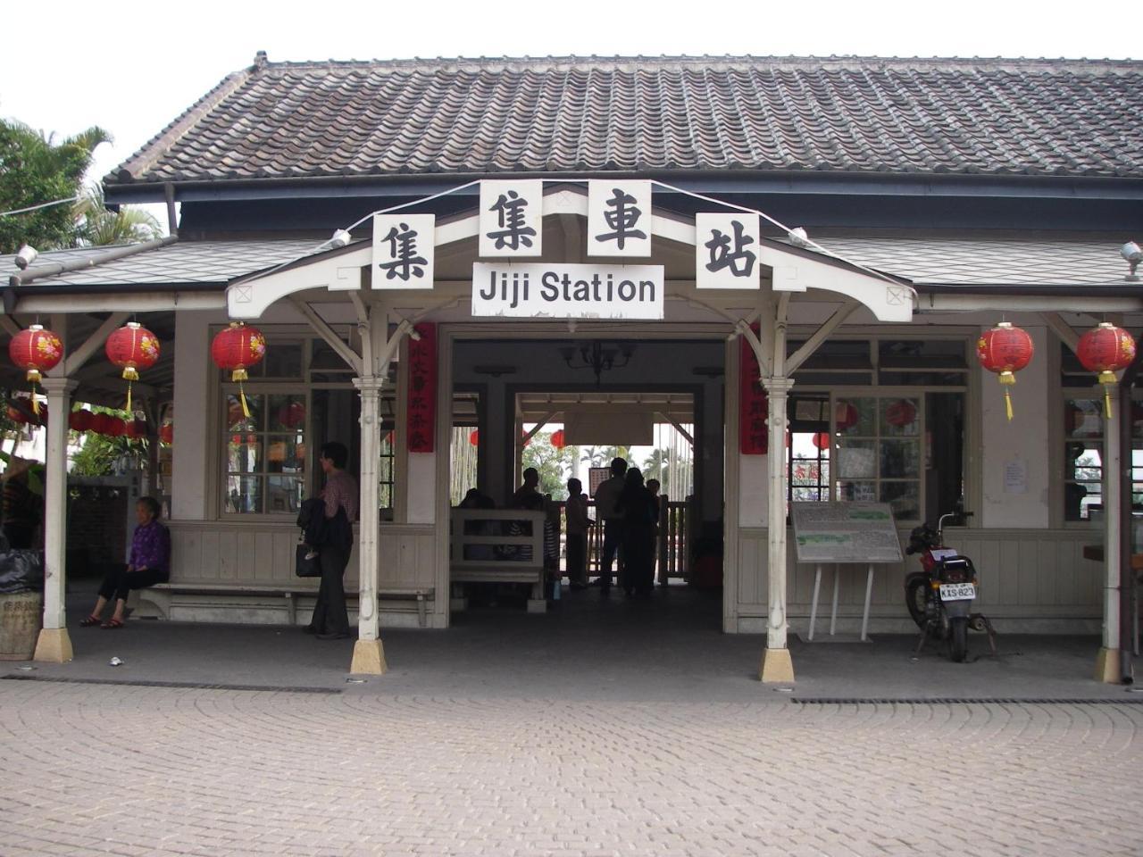Chong Er Ya She Homestay Jiji Extérieur photo